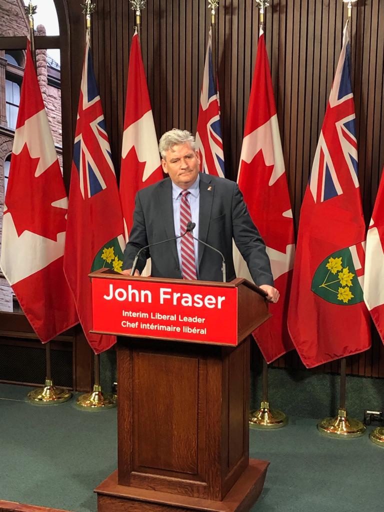 Le chef intérimaire John Fraser dépose un projet de loi visant à éliminer l&rsquo;échappatoire de Doug Ford en matière de collecte de fonds