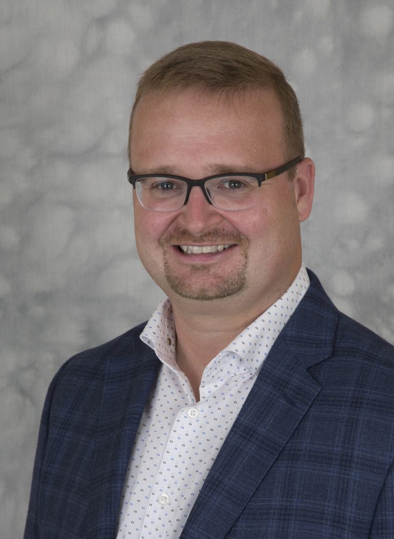 Les libéraux locaux proposent Stephen Blais comme candidat pour Orléans